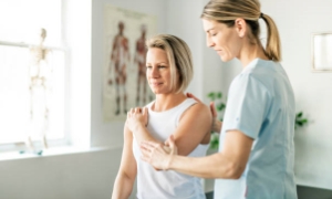 women-having-treatment-of-elbow-hand-and-wrist-pain-sforzo