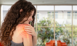 girl-pressing-shoulder-with-neck-and-back-pain